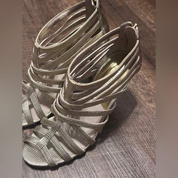 Michael Kors Gold Strappy Heels Size 8 - Picture 10 of 16